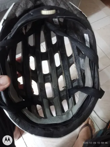 Capacete Specialized usado medida 55 59 tem regulagem e forro 