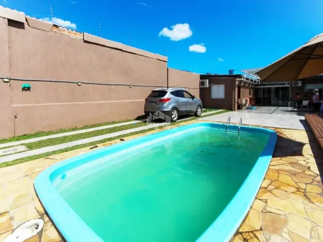 Casa com piscina 132m² 3 dormitórios, 05 vagas de estacionamento, no bairro Niterói em Can