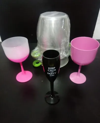 KIT 2 BALDES PARA CERVEJA, 1 TAÇA E 02 COPOS PARA GIN