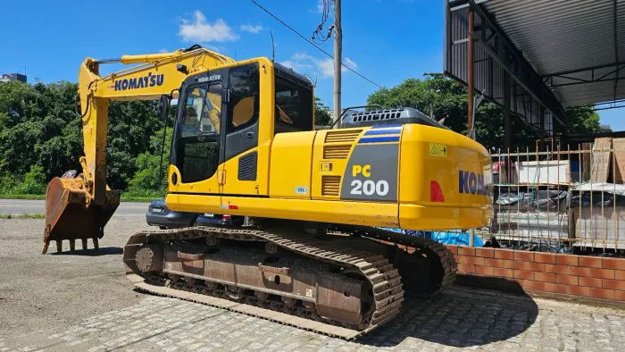Escavadeira komatsu pc200 ano 2019 u. Dono