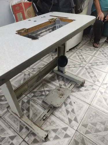 MESA E PES DE RETA SOMENTE NO BAIRRO DA PENHA VALOR 350 REAIS ( NÃO ABAIXO 1 REAL)