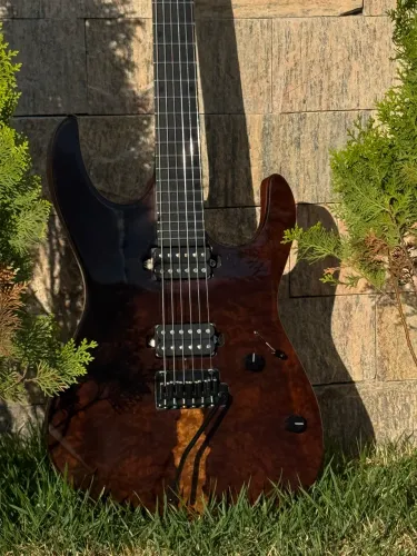 Guitarra super strato Custom Modern 