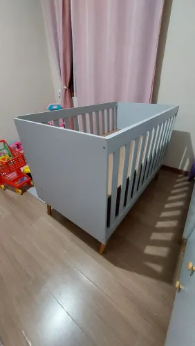 Berço retrô grão de gente. 