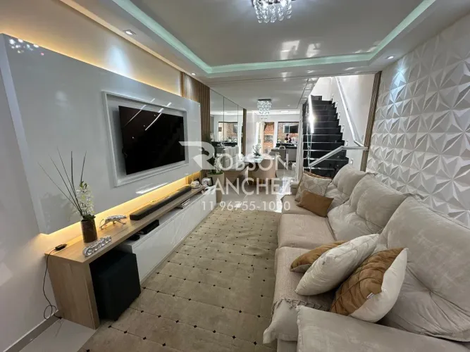 Casa impecável para venda no Jardim Sabará com 3 quartos, 1 suíte, 2 vagas, 115m², churras