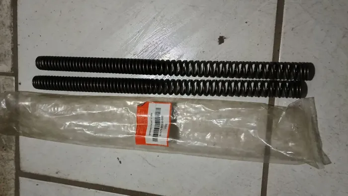 2 Molas suspensão suzuki intruder yes