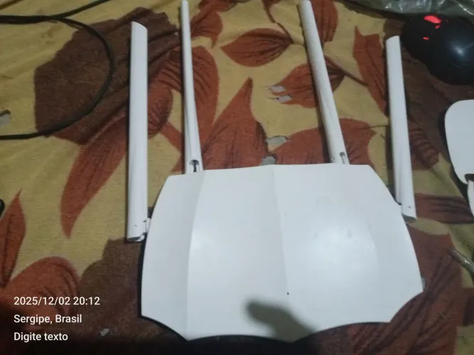 Roteador semi-novo  tem conversar 