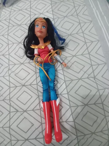 Boneca Mulher Maravilha