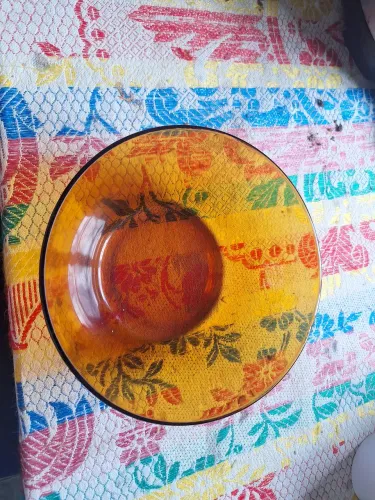 Tigela Duralex em vidro temperado âmbar com estampa floral, da linha Primavera.