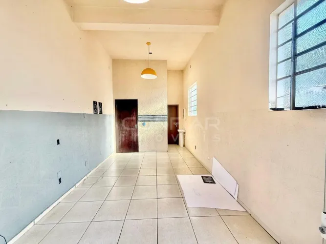 Sala comercial para locação em localização privilegiada no Floresta por R$2200,00 + Taxas