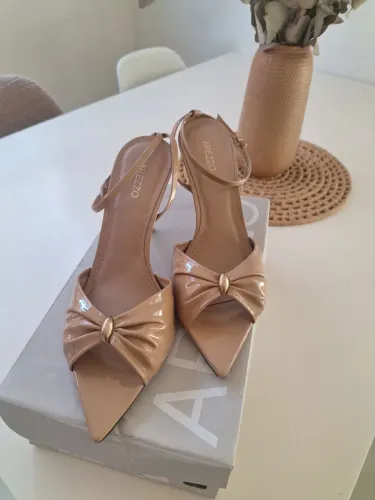 Sandália Arezzo 37 NOVA . Só 120,00