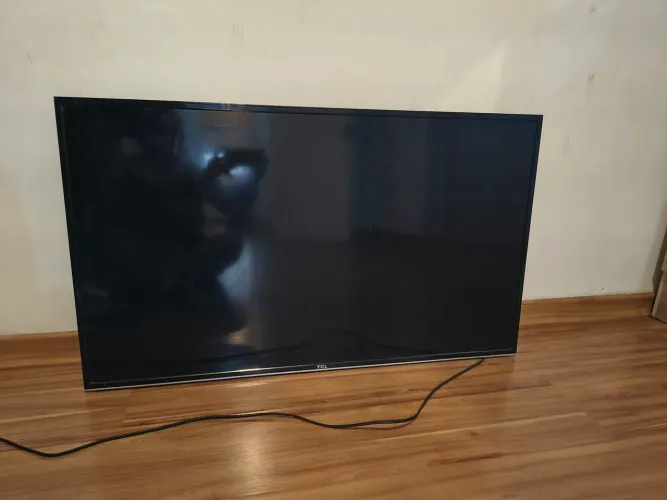 Televisão TCL Smart 43" funcionando sem controle apenas, pode testes