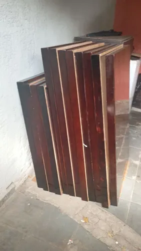 Espaço gourmet: Tampo de mesa em madeira envernizada 