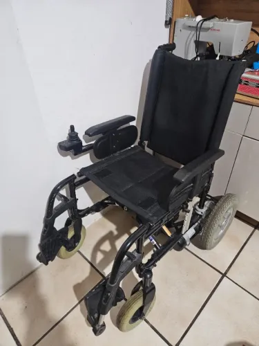 Cadeira de rodas motorizada