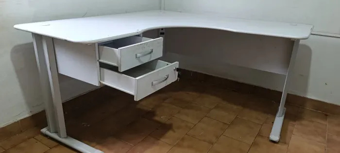 Mesa para escritório em L