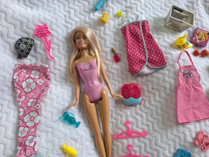 Lote barbie e acessórios sereia e comidinhas 