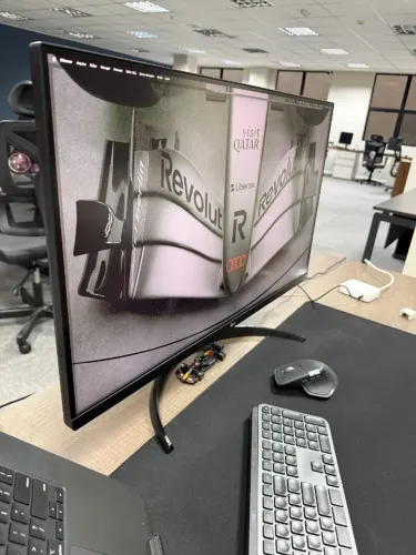 Monitor LG 4K 32 32UR500K-B 3 meses de uso