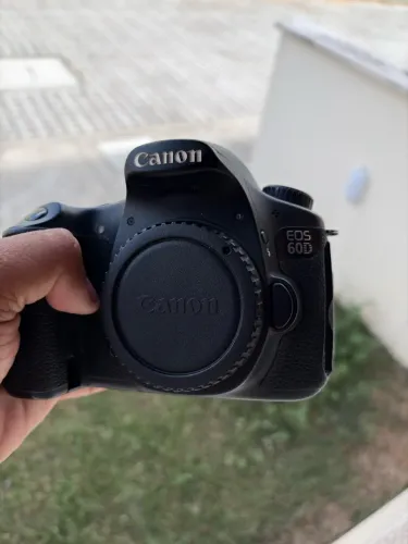 Vendo Canon 60D, em estado de conservação máximo!