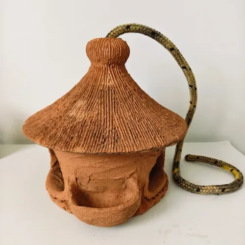 Comedouro para Passarinhos de Barro Artesanal 25cm com Corda Usado