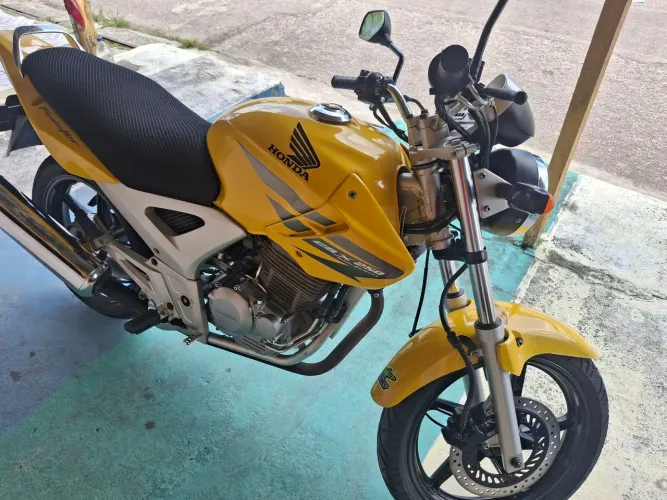 Vendo twister 250 2007 muito conservada