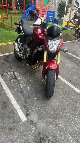 Vende-se Hornet 2008 em bom estado de conservação. 
