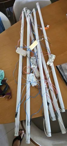 Conjunto de Lâmpadas tubo 1,20 m amarelas com reatores