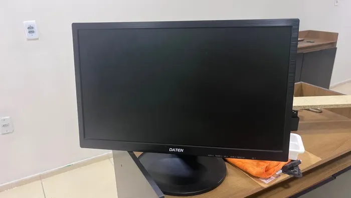 VENDO MONITOR ÓTIMO ESTADO