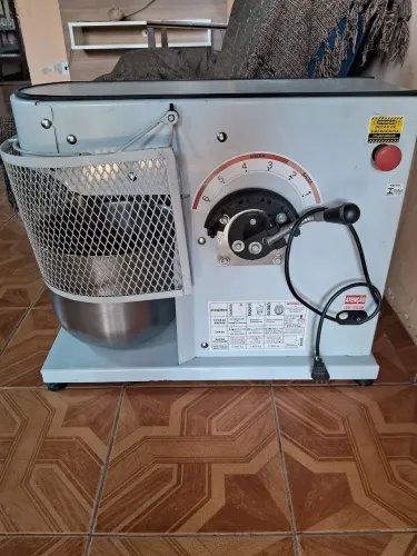 Batedeira Planetaria industrial 12 litros