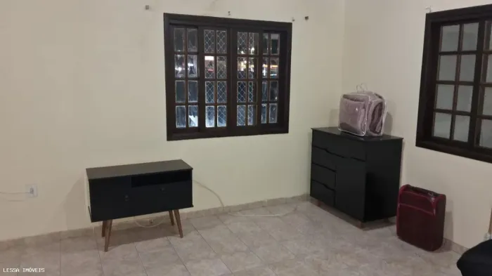 Quarto para Temporada em Niterói, Itaipu, 1 dormitório, 1 suíte, 1 banheiro