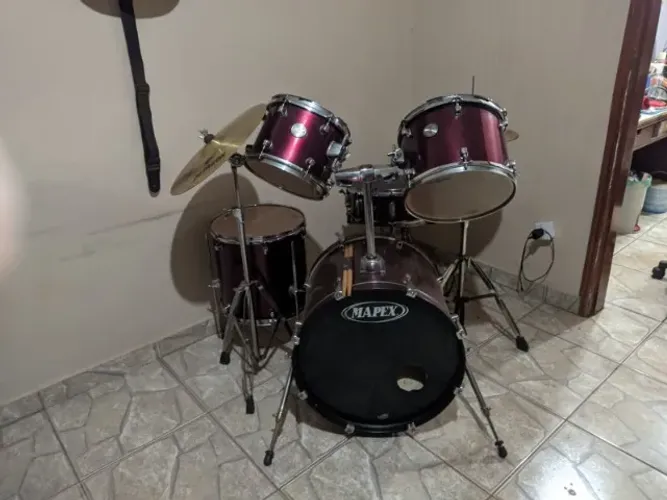 Bateria acústica profissional Mapex, modelo Voyager