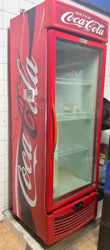 Expositora da Coca cola 