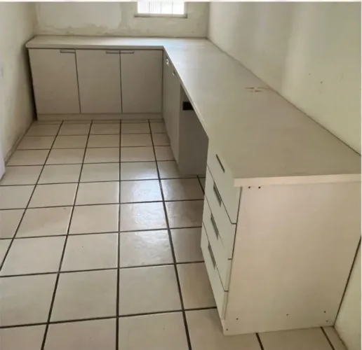 Balcão de escritório em L