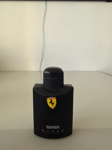 Perfume masculino- Ferrari black 125ml eau de toilette. Usado porém cheio 