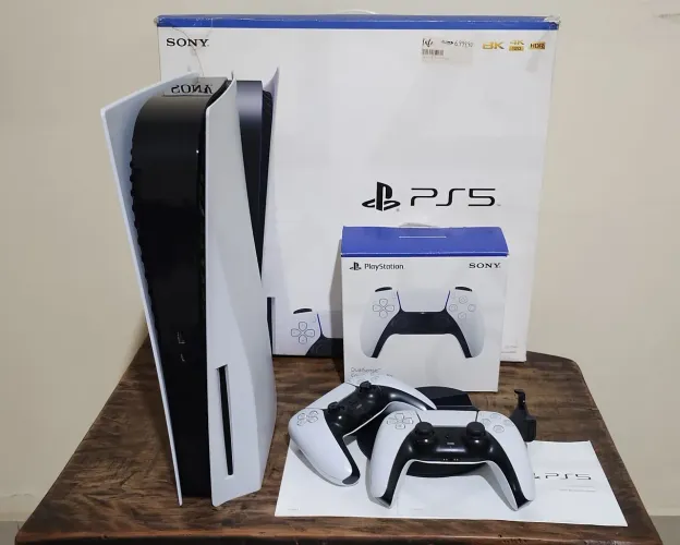 Playstation 5 (PS5) na caixa + 2 controles originais