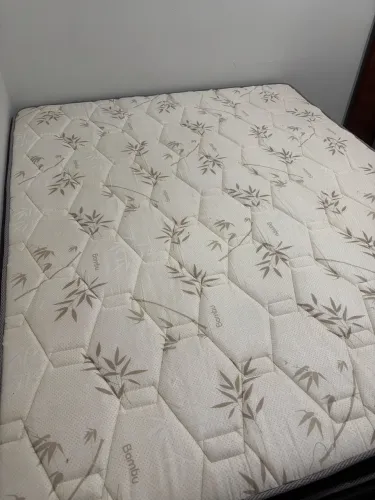 Colchão + Cama Box Queen Size Muito Novo