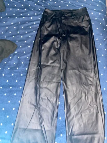 Vendo calça de couro nova 