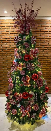 Arvore de Natal montada completa