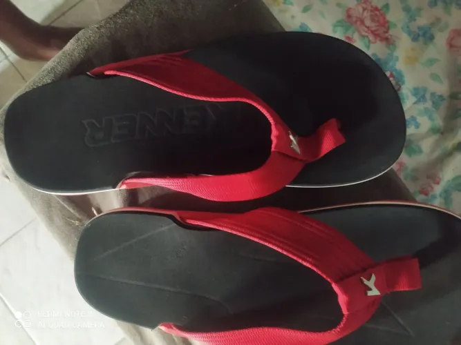 vendo uma chinelo Kenner original número 41 42 preço 150 reais modelo novo