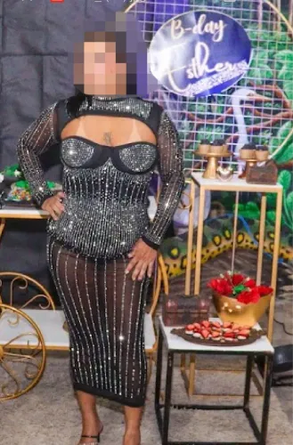 Vestido todo na pedraria