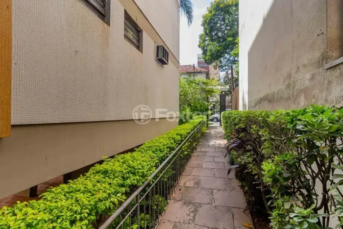 Porto Alegre  2 quartos no Petrópolis com 73 m², suíte e vaga  mobiliado e bem localizado