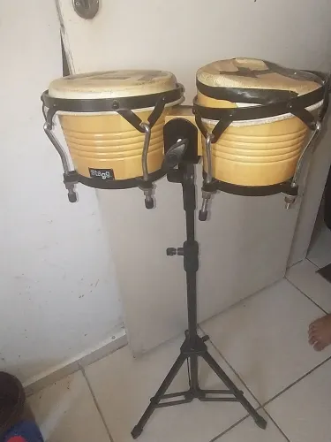 Bango com pedestal novo excelente para igreja som acústico