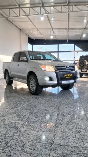 Toyota Hilux CD SRV D4-d 4X4 3.0 TDI Diesel AUT 2012