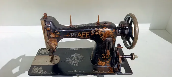 Máquina de costura PFAFF.