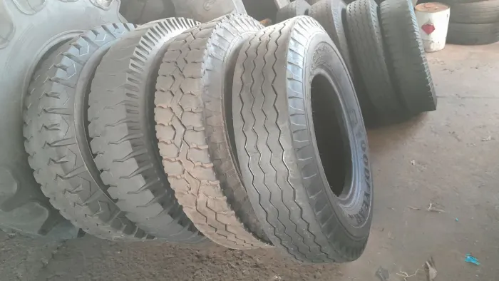 Pneus 10.00-20 (mil por vinte)