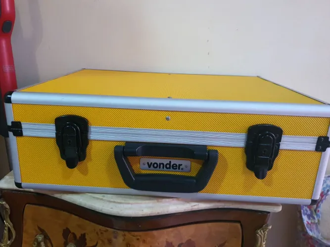 MALETA DE FERRAMENTAS EM ALUMINIO VONDER COM CHAVES