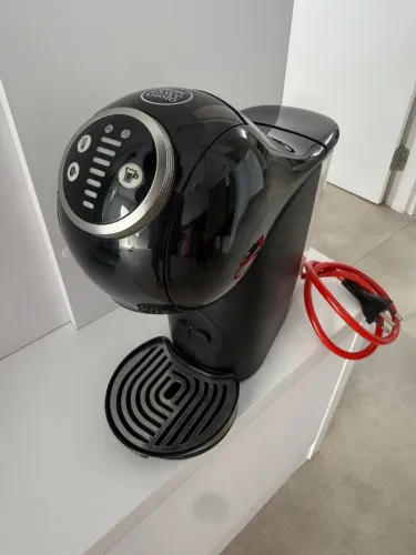 Dulce Gusto Gênio S + suporte de cápsulas