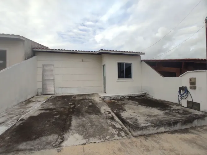 ALUGO CASA 2/4 COM QUINTAL AMPLO NO CONDOMÍNIO RECANTO DOS PÁSSAROS