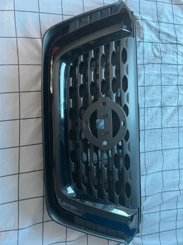 Grade frontal kiks 2020 original black piano Nissan 