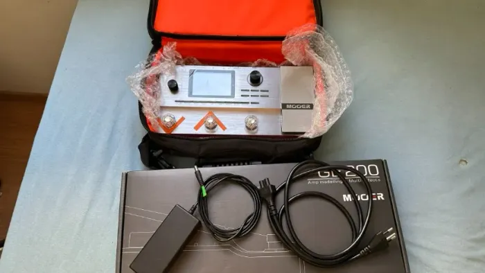 Pedaleira Mooer GE 200 + Cabo P10 + Bag + Caixa Original