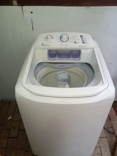Vendo máquina faz tudo Electrolux 13kg funcionando perfeitamente tudo 110v entrego