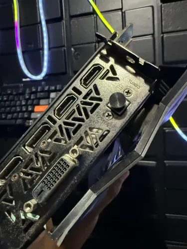 PLACA DE VÍDEO GTX 1080TI EDIÇÃO C DISPLAY
